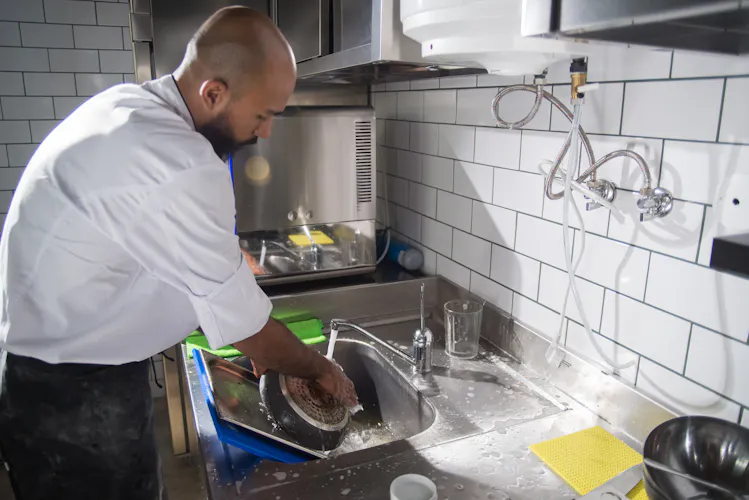 Professional kitchen hood degreasing service